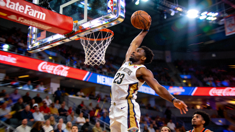 NBA篮球比赛高清直播画面，球员扣篮精彩瞬间